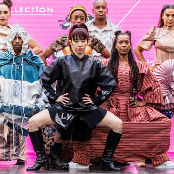 世界各地でショーや展示会を行なっています